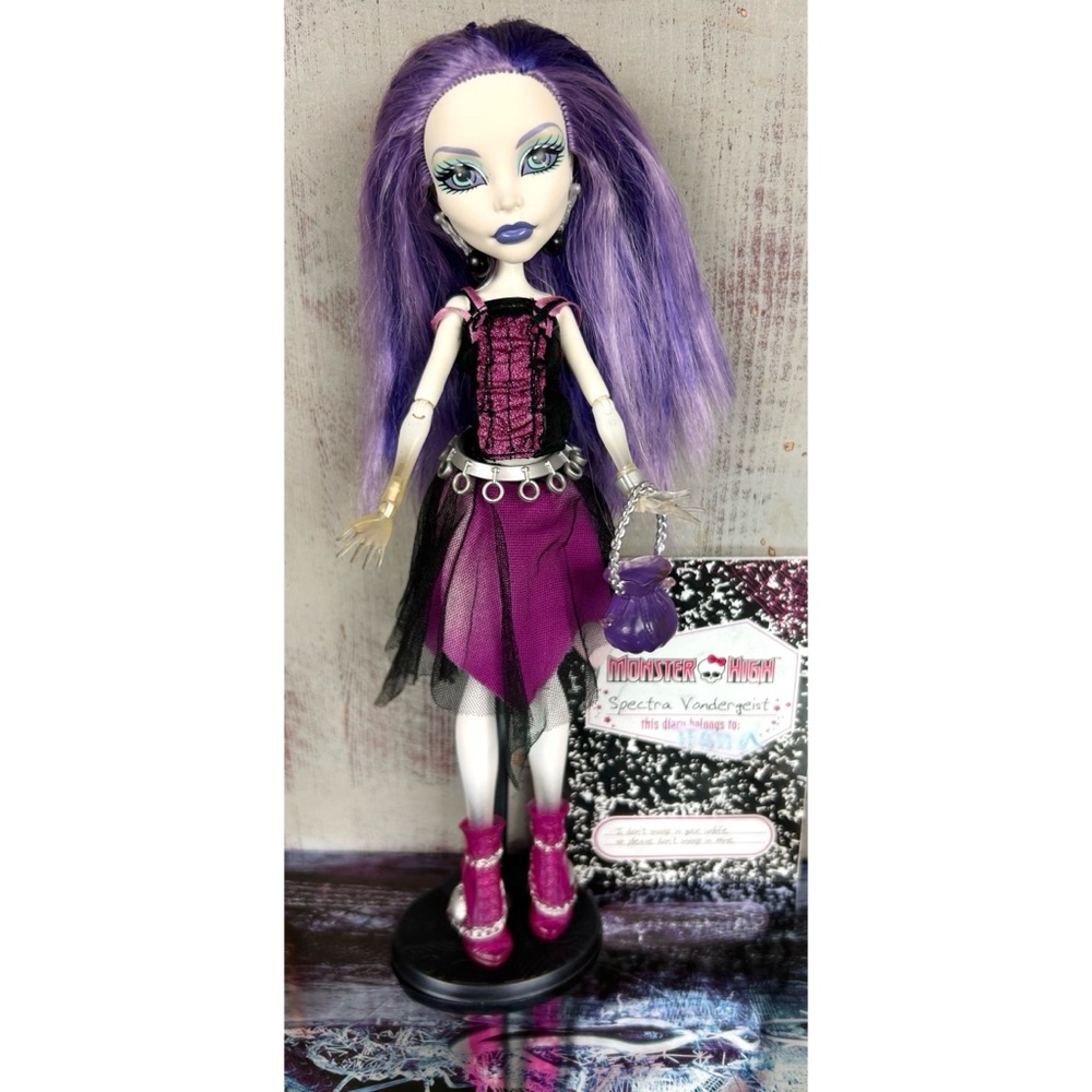 Monster High Spectra Vondergeist Doll First Wave Black Elastic